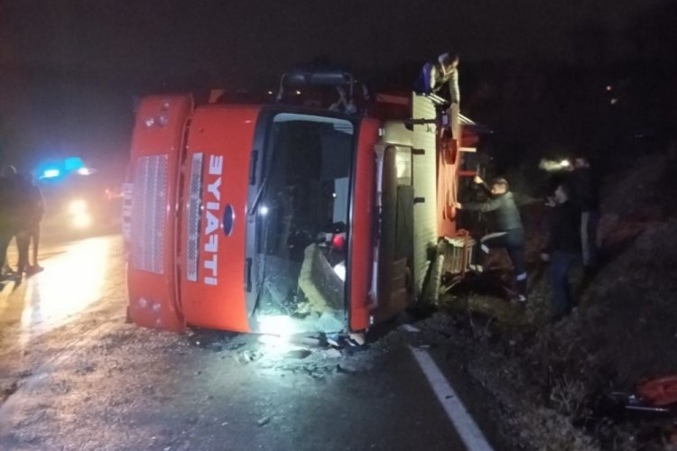 &Ccedil;orum'da yangına giden itfaiye aracı dehşeti yaşadı: 3 yaralı