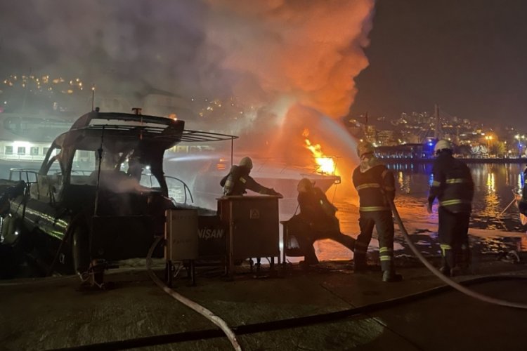 Kocaeli'nde 2 motor yat ile 1 tekne yandı
