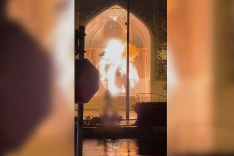 İran'da medrese ateşe verildi