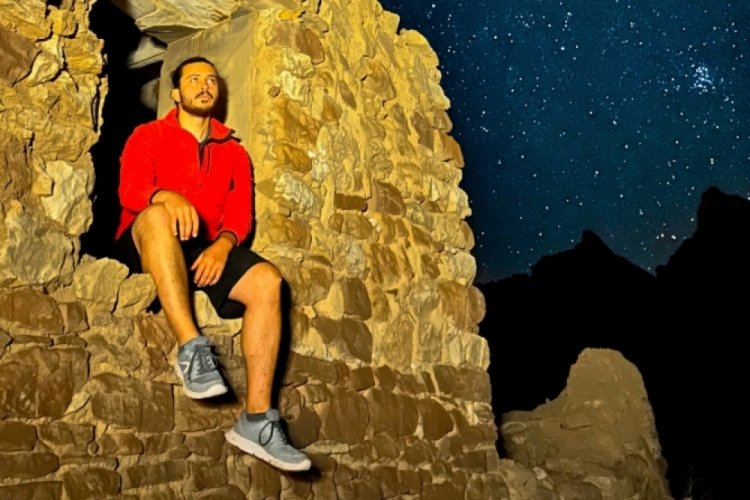 Terk edilmiş k&ouml;yde &ccedil;ektiği video milyonlarca izlendi