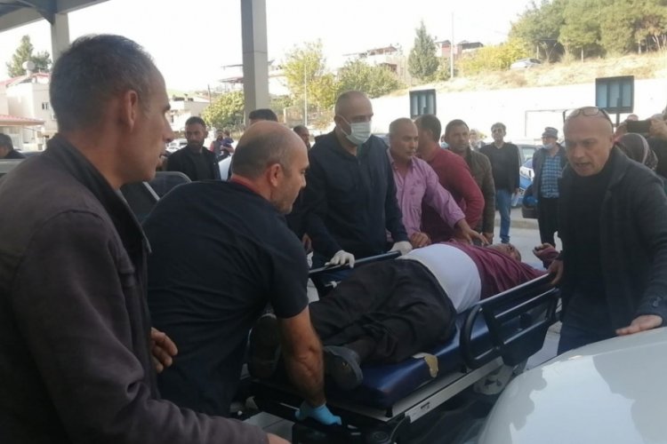 Adana'da tarım iş&ccedil;ilerini taşıyan trakt&ouml;r devrildi: 1'i ağır, 35 yaralı