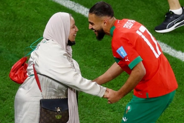 Sofiane Boufal tarihi zaferi annesiyle kutladı!