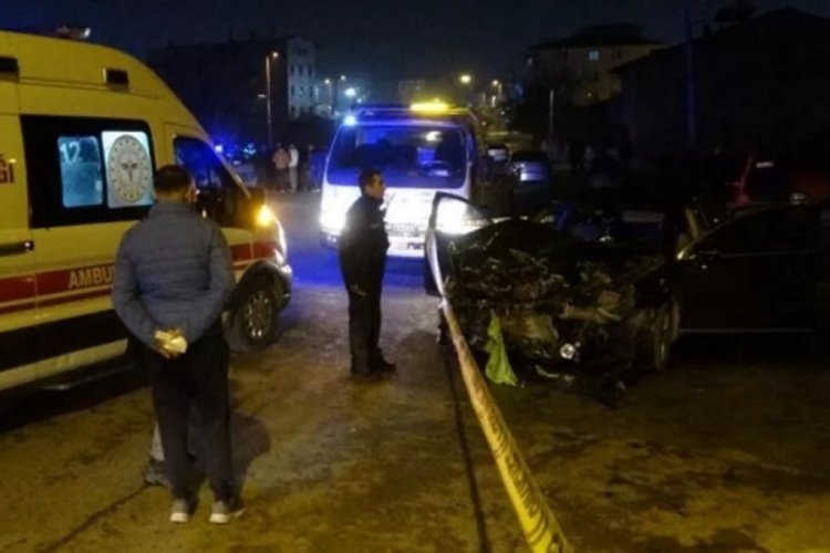 Malatya'da iş&ccedil;i servisi ile otomobil &ccedil;arpıştı! Yaralılar var
