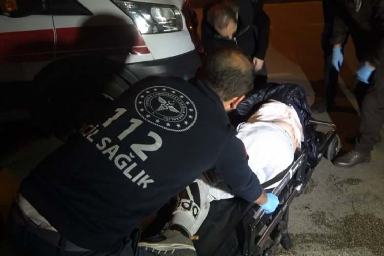 Bursa'da tartıştığı arkadaşını 3 yerinden bı&ccedil;akladı