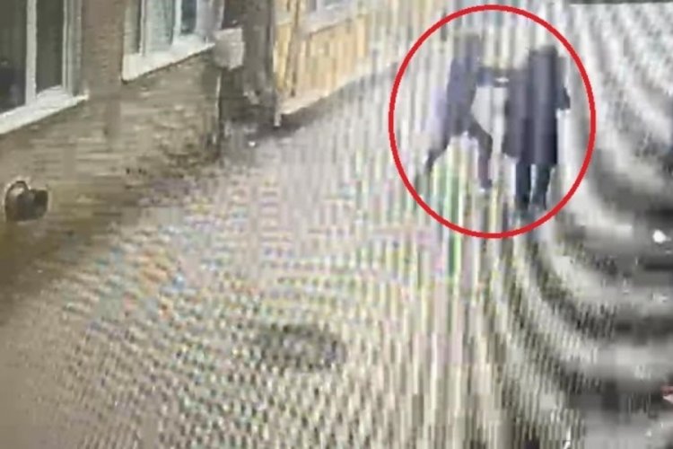 Bursa'da gen&ccedil; kadın telefonla konuşurken gasp edildi