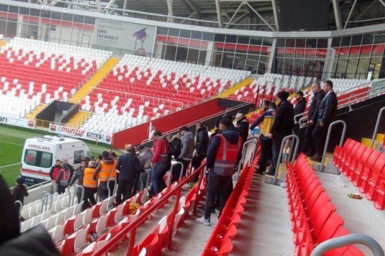 Erzincan'da trib&uuml;nde kalp krizi ge&ccedil;iren taraftar yaşamını yitirdi