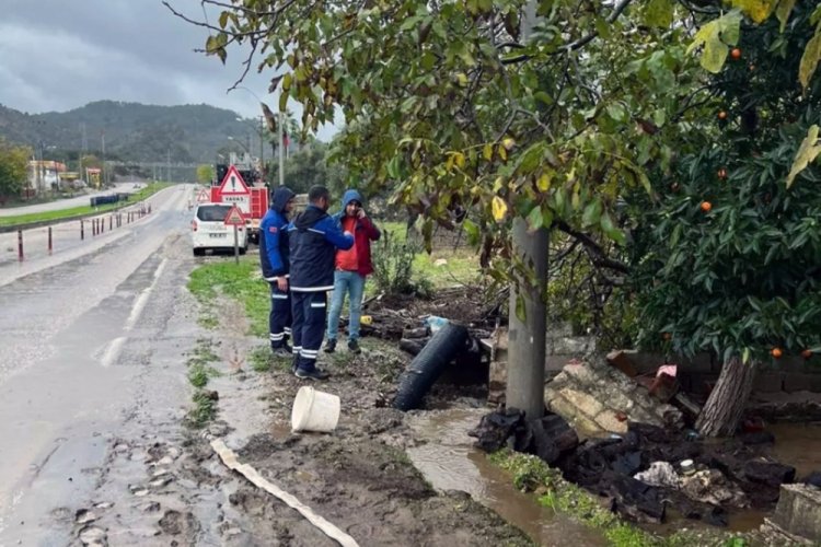 Muğla'da ekipler taşkınlara m&uuml;dahale etti