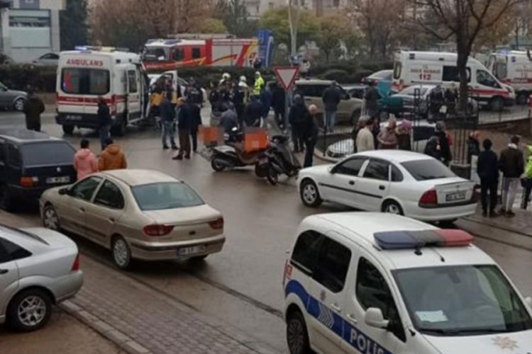 Başkent'te bir ara&ccedil; yayaların arasına daldı: 3 yaralı
