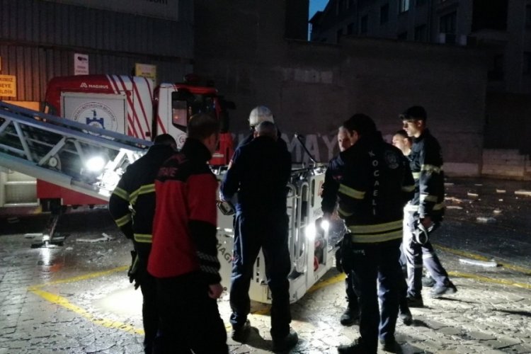 Kocaeli'ni fırtına vurdu, faciadan d&ouml;n&uuml;ld&uuml;