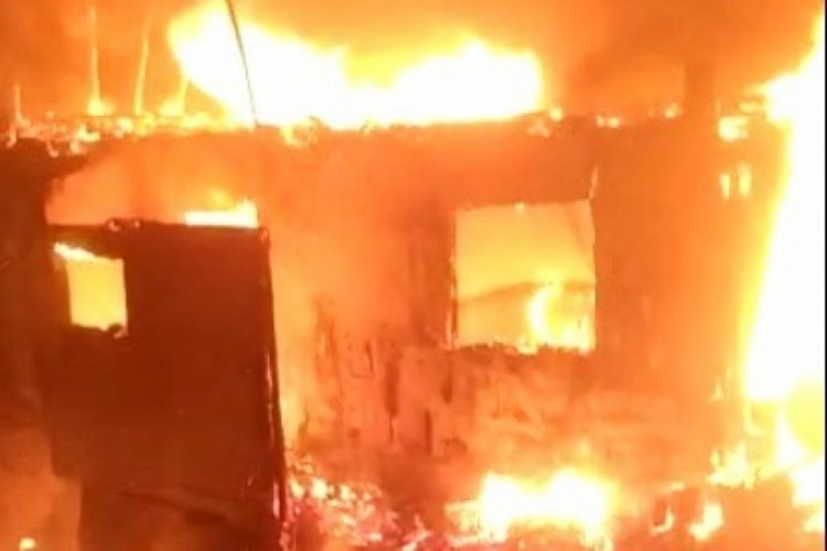 K&uuml;tahya'da Domani&ccedil;'te tek katlı ev alevlere teslim oldu