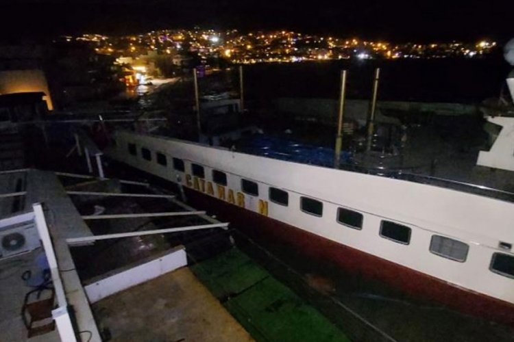 Bodrum'da dev katamaran fırtınaya dayanamadı