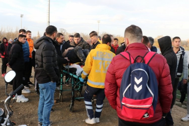 Edirne'de taraftarların &uuml;zerlerinde satır, bı&ccedil;ak ve alkol şişeleri ele ge&ccedil;irildi