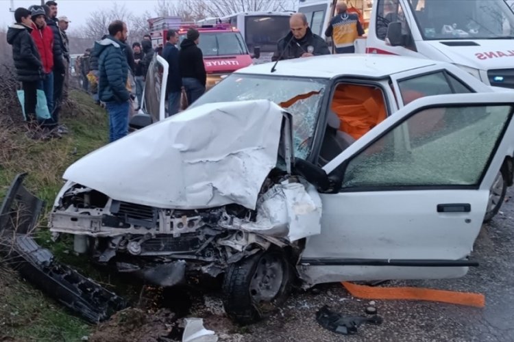 Malatya'da halk otob&uuml;s&uuml; ile otomobil &ccedil;arpıştı! Yaralılar var