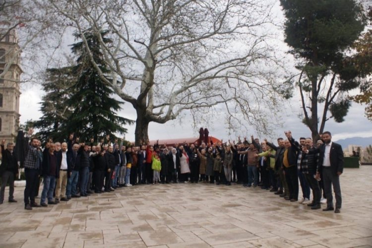 MHP Osmangazi İl&ccedil;e Başkanlığı Osmangazi T&uuml;rbesini ziyaret etti