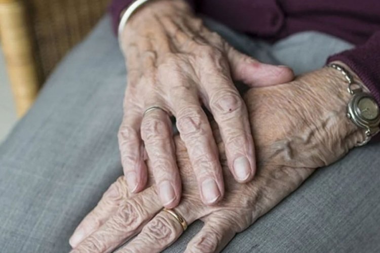 Emekli maaşını almak i&ccedil;in &ouml;len babasını evde sakladı