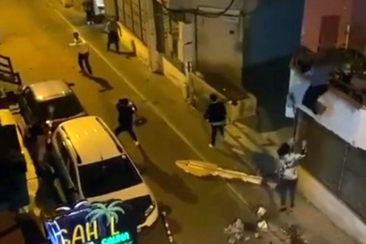 Mersin'de balkondan atlayıp evlerini taşlayanlarla kavga ettiler