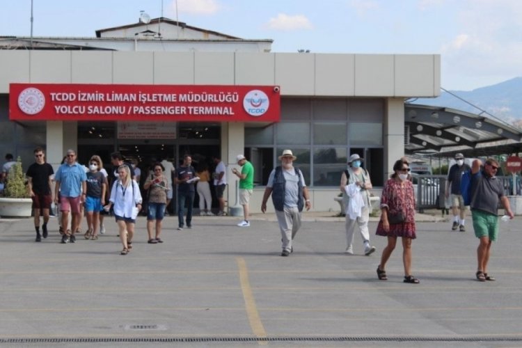 İzmir 11 ayda 95 &uuml;lkeden 1 milyon turisti ağırladı