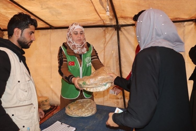 Suriye'de g&uuml;nl&uuml;k &uuml;cretsiz 54 bin ekmek dağıtılıyor