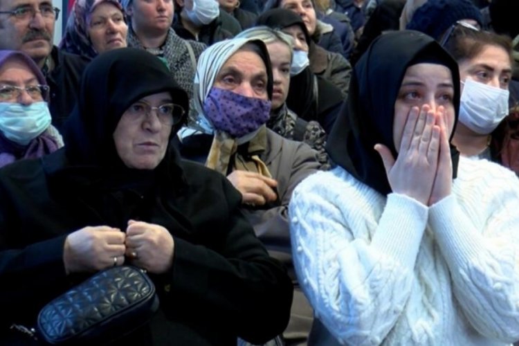 TOKİ kura &ccedil;ekimi heyecanı s&uuml;r&uuml;yor! Adı &ccedil;ıkanlar g&ouml;zyaşlarına hakim olamadı