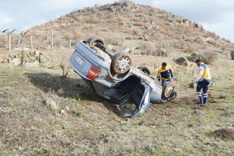 K&uuml;tahya'da kontrolden &ccedil;ıkan ara&ccedil; takla attı