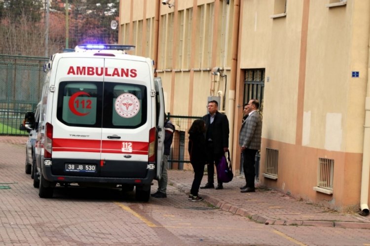 Puding yiyen 2 &ouml;ğrenci hastanelik oldu