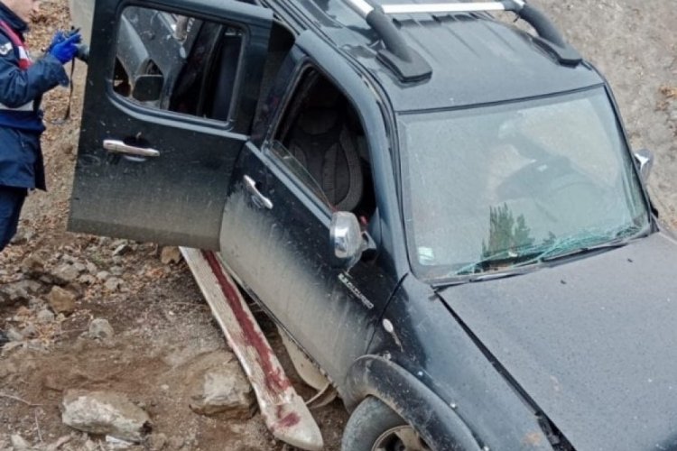 Artvin'de i&ccedil;inde kan izlerine rastlanan kamyonetin sahibi aranıyor