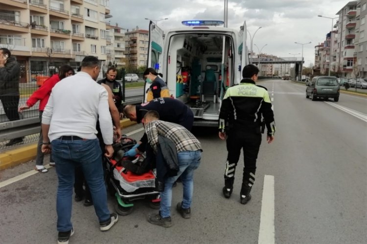 Kocaeli'de panelvanın &ccedil;arptığı yaya yaralandı