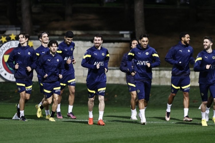 Fenerbah&ccedil;e, İstanbul'daki hazırlıklarına Can Bartu Tesisleri'nde başladı