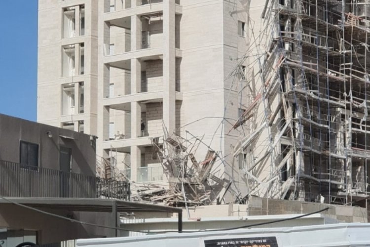 Batı Şeria'da inşaat iskelesi &ccedil;&ouml;kt&uuml;: 2 iş&ccedil;i &ouml;ld&uuml;