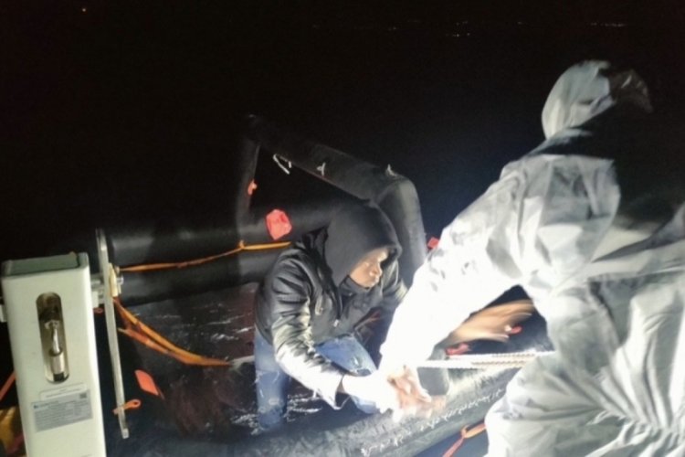 &Ccedil;anakkale Ayvacık'ta 66 ka&ccedil;ak g&ouml;&ccedil;men kurtarıldı