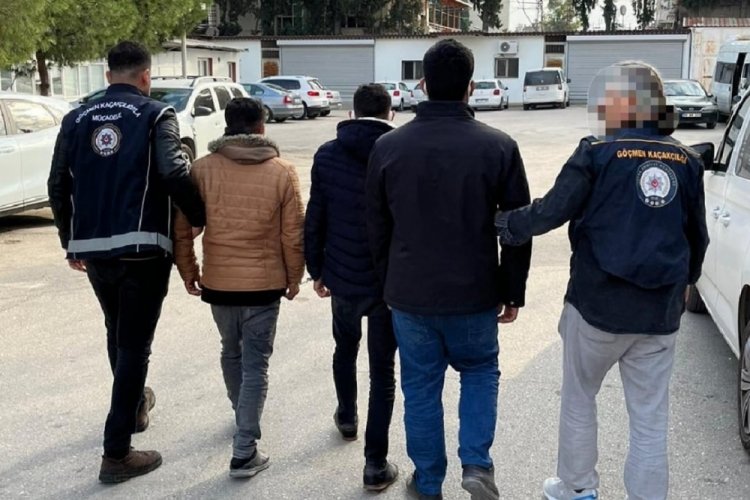 Adana'da 3 g&ouml;&ccedil;men ka&ccedil;ak&ccedil;ısı tutuklandı
