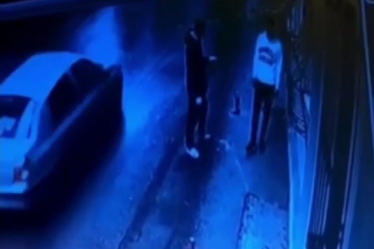 İstanbul'da korkuluklara tırmanan hırsız eşofman &ccedil;aldı