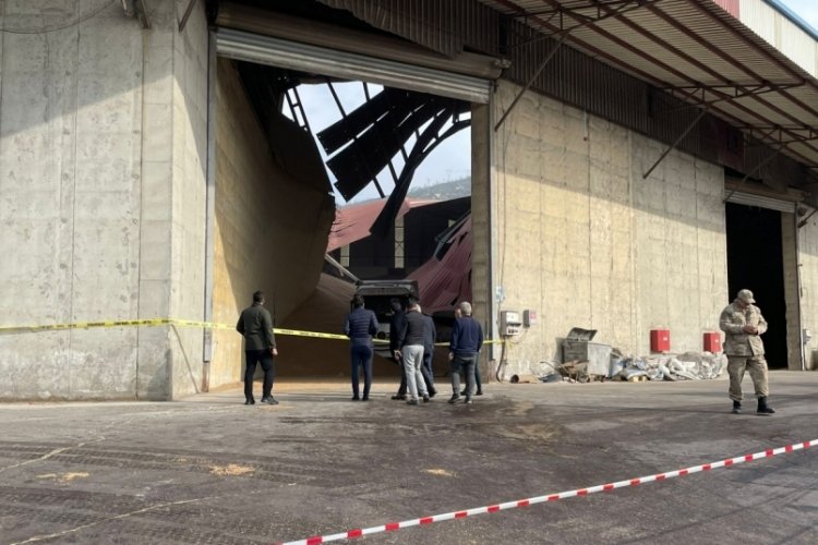 Hatay'da antrepo &ccedil;atısı &ccedil;&ouml;kt&uuml;: 2 yaralı