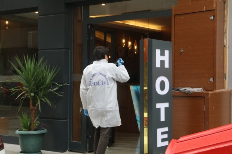 Otel odasında başına ateş edilmiş halde &ouml;l&uuml; bulundu