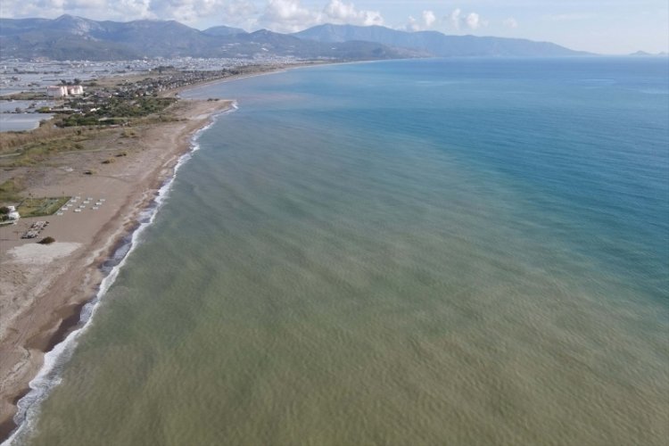 Antalya'daki selden sonra Kumluca sahili