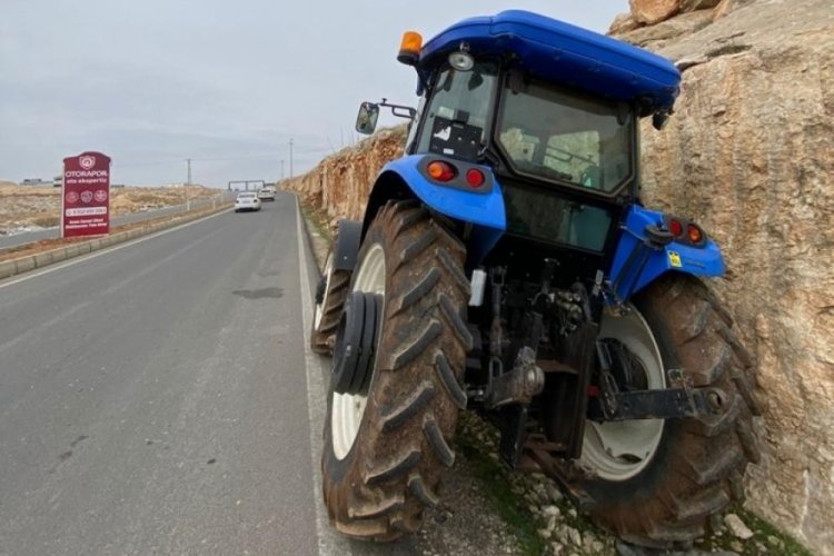 Yakalanacaklarını anladılar,  trakt&ouml;rleri bırakıp ka&ccedil;tılar