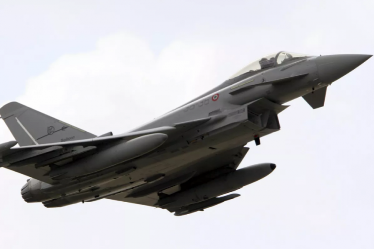 İtalya'ya ait Eurofighter Typhoon savaş u&ccedil;ağı d&uuml;şt&uuml;