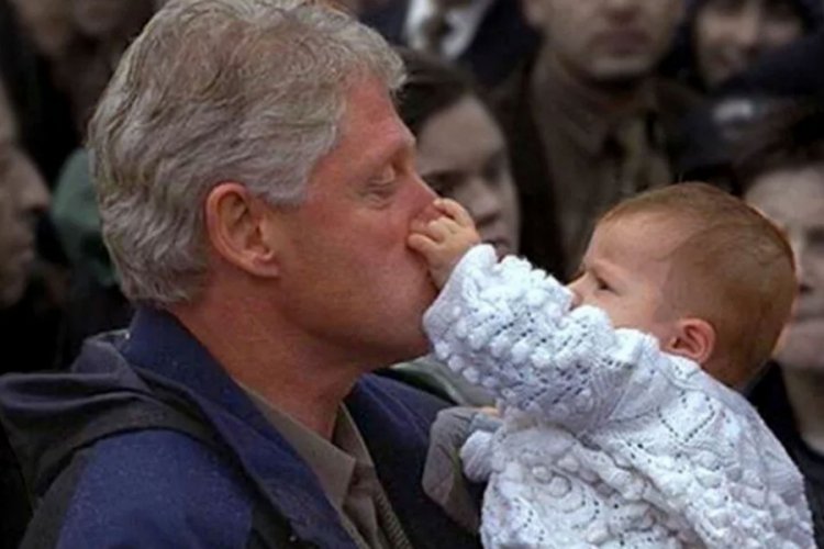 Bill Clinton'ın meşhur karesini &ccedil;eken &ouml;d&uuml;ll&uuml; gazeteci hayatını kaybetti