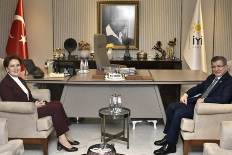 Ahmet Davutoğlu, Meral Akşener'i ziyaret etti
