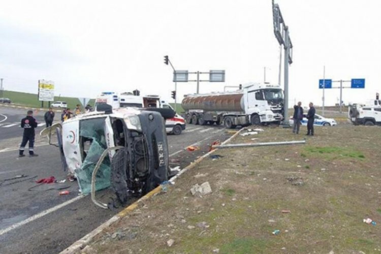 Hastaneye gitmek i&ccedil;in bindiği ambulans kaza yaptı!