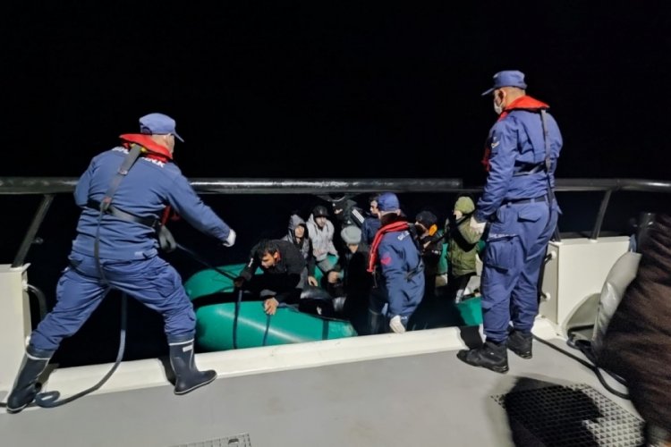 İzmir a&ccedil;ıklarında 47 g&ouml;&ccedil;men kurtarıldı
