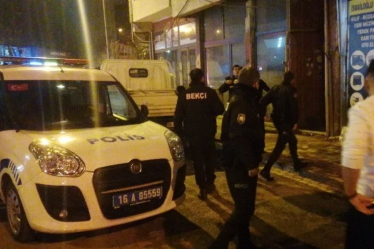 Bursa'da bir şahıs tartıştığı kişiyi başında şişe kırarak yaraladı