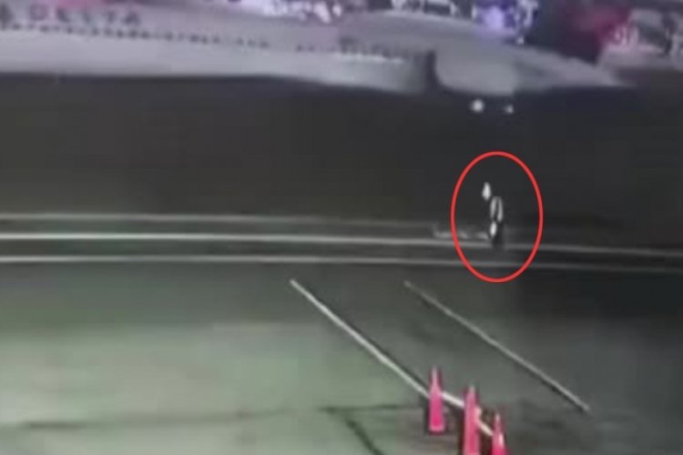 ABD'de hava yolu &ccedil;alışanı kamyon tarafından ezildi