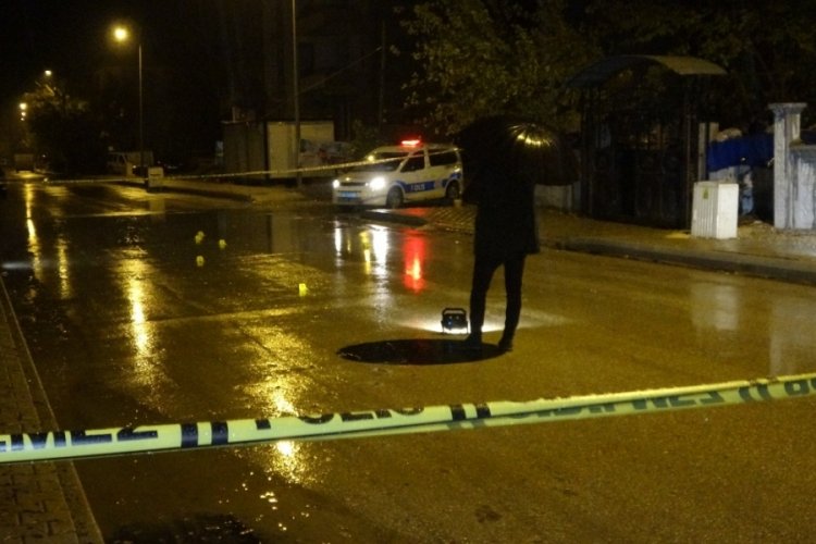 İ&ccedil;erisinde &ccedil;ocukların da bulunduğu ikamet kurşunlandı