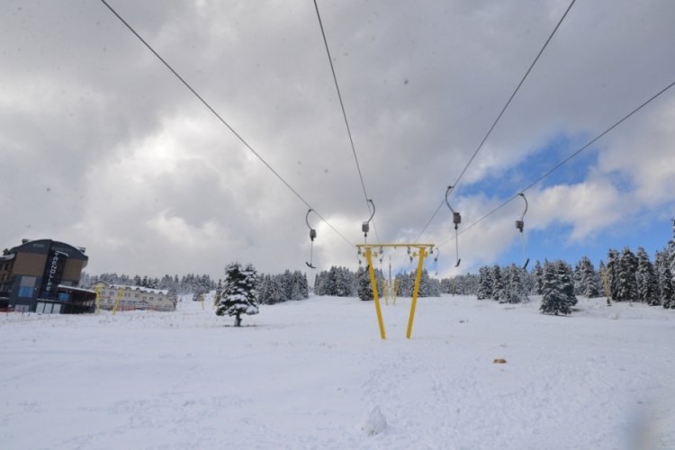Uludağ'da beklenen kar yağmadı