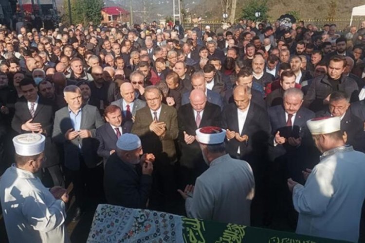 TBMM Başkanı Şentop, AK Parti Giresun milletvekili &Ouml;zt&uuml;rk'&uuml;n annesinin cenazesine katıldı