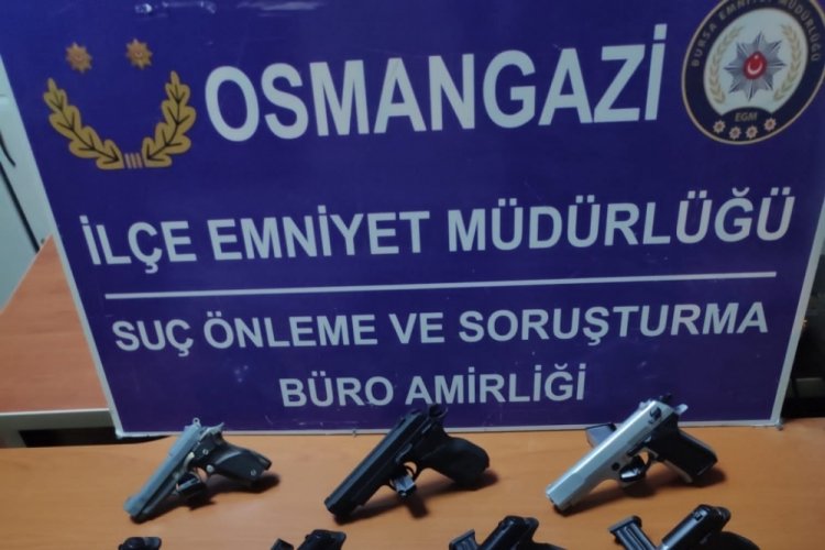Bursa'da yasa dışı silah ticareti yapan şahıs polisten ka&ccedil;amadı