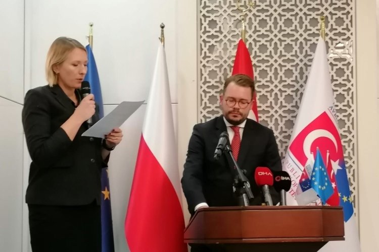 Polonya'dan 2 T&uuml;rk &ouml;ğrenciye burs