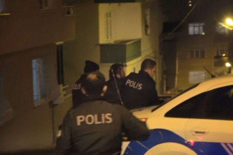 Samsun'da &ouml;nce evinin banyosunda ateş yaktı, sonra &ccedil;atıya &ccedil;ıktı