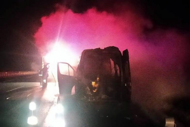 Tekirdağ'da seyir halindeki minib&uuml;s yandı